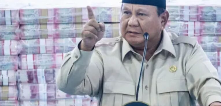 Masalah di Balik Pernyataan Presiden Prabowo 'Rakyat di Desa Enggak Pakai Dolar' - FotoBerita.com