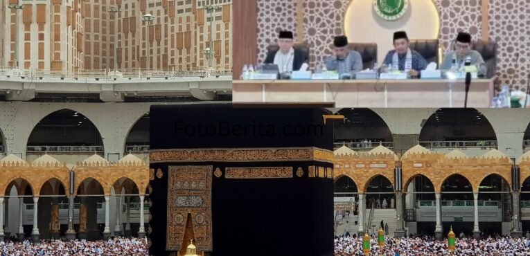 Menhaj Gus Irfan Apresiasi Kesigapan Petugas Layanan Jamaah Haji Lansia di Masjidil Haram - FotoBerita.com