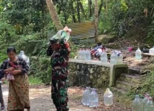 Tunanetra di Cilegon Tempuh 1 Kilometer Demi Air Bersih - FotoBerita.com