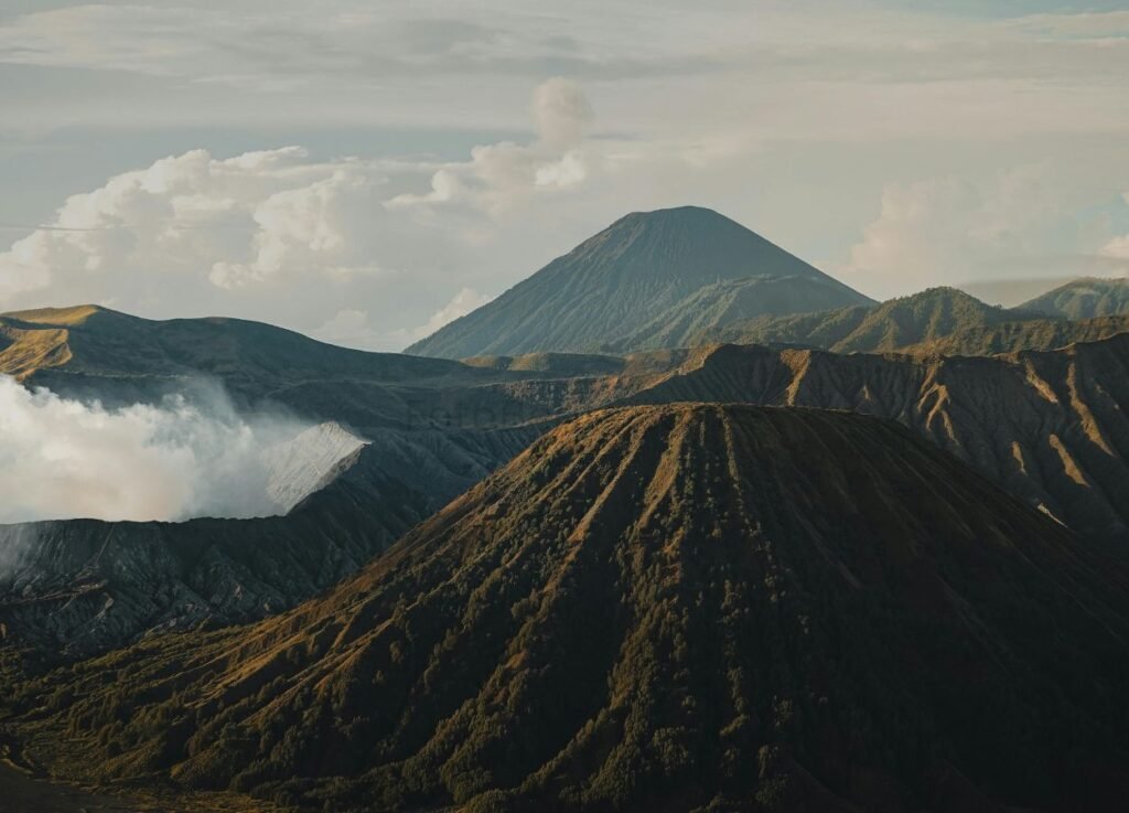 Erupsi Anak Krakatau Ganggu Penerbangan Jakarta-Banda Aceh - FotoBerita.com